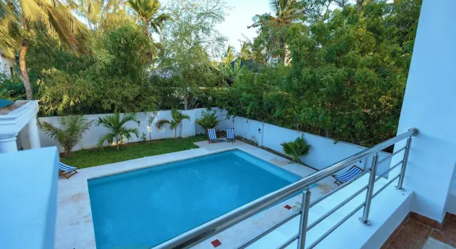 Апартаменты Superior Diani Luxe Villa ,Private Suites with Kitchens, 600m from Diani Beach