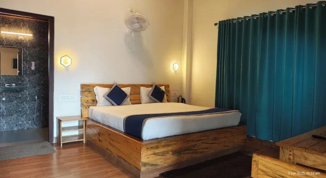 Семейный коттедж с видом на окрестности Kumaoni Karavan Camps Resort