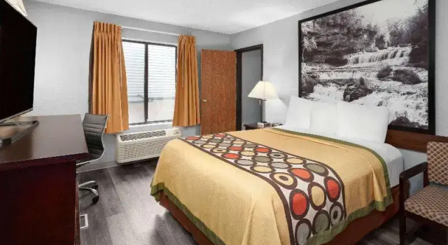 Suite Super 8 by Wyndham Sun Prairie/Madison E