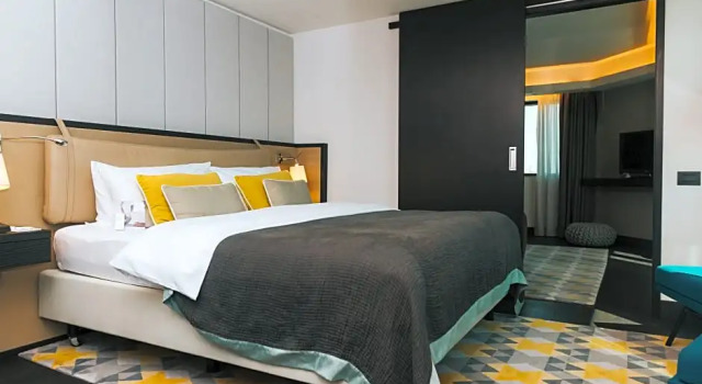 Четырёхместный люкс с 2 комнатами Crowne Plaza Belgrade by IHG