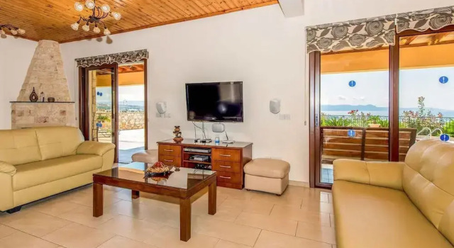 Sunset View Villa in Argaka