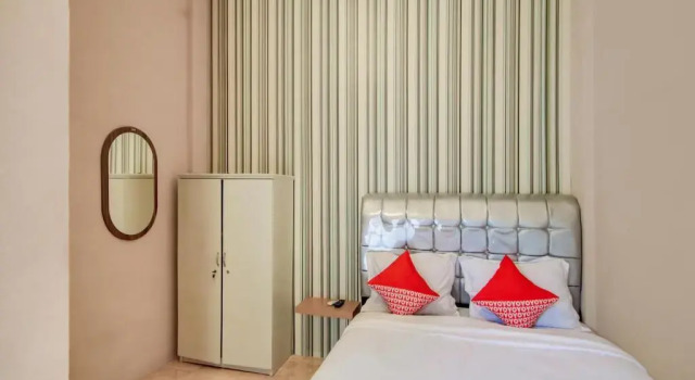 Двухместный номер Standard RedDoorz at Sonya Homestay Tebing Tinggi