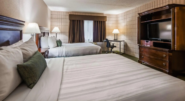 Четырёхместный номер Standard Baymont Inn and Suites by Wyndham Farmington, MO
