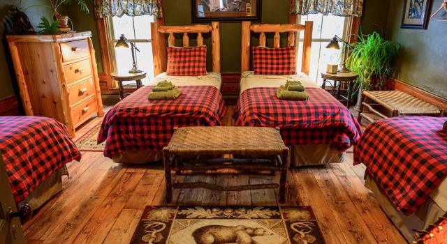 Четырёхместный номер Standard RoosterComb Inn