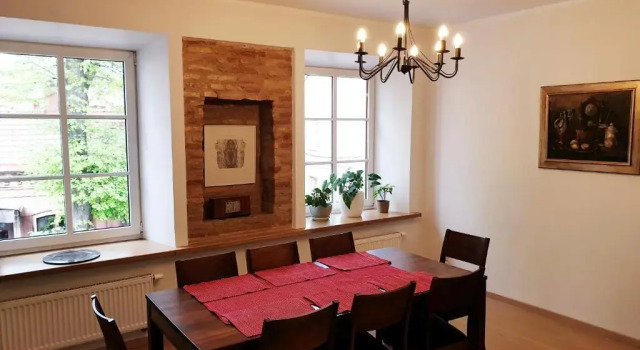 Exceptional Uzupis Bridge 3 Bedroom Apartment, Забронировать Апартаменты/квартира Вильнюс Вильнюсский уезд, рядом с Костел Святой Анны