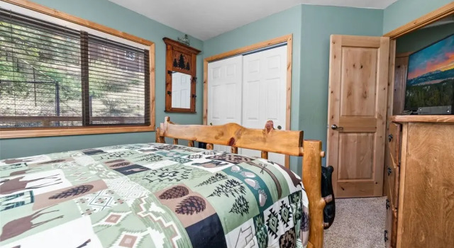 Sleepy Bear Lodge - Upper Moonridge Location With A Tree Top Setting Awaits. Large Back Deck! 4 Bedroom Cabin