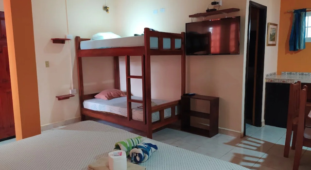 Семейные апартаменты Цокольный этаж с видом на сад Sun Havens Apartments & Suites
