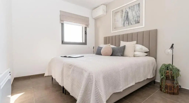 Deluxe 3 Bedrooms Flat in Residential Area, Book Hotel Hoteller i Jerusalem med pool, nær Malcha Train Station, Swimmingpool