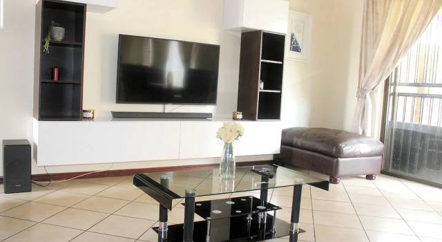 Cozy 3 Bed Duplex ,sleeps 6 With Double Bathroom, Boek Appartement Midrand 