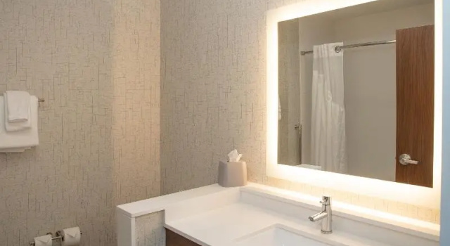 Люкс Standard Holiday Inn Express & Suites - Marion by IHG