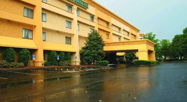 Кровать в общем номере La Quinta by Wyndham Nashville Franklin