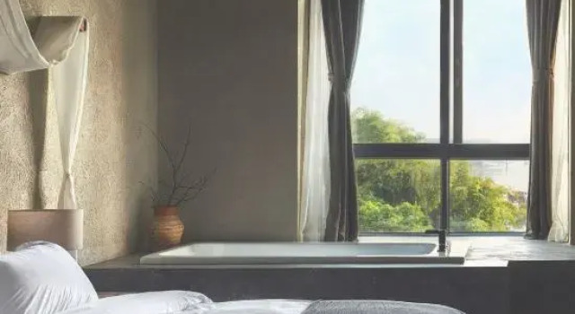 Семейный люкс с балконом и с видом на реку Zhenshan Qigu Hostel