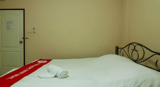 Nida Rooms Railroad 11 Hotel