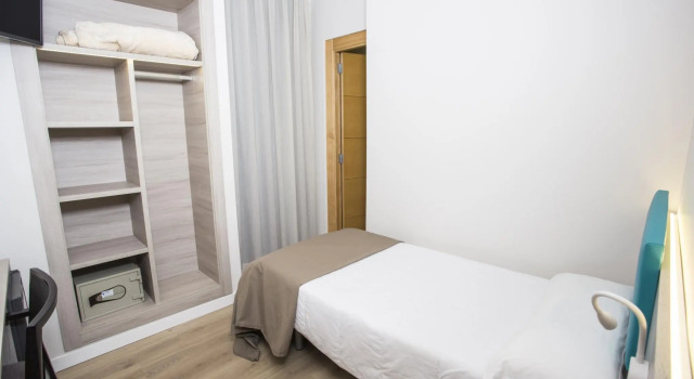 Одноместный номер Hotel Mediterraneo Valencia