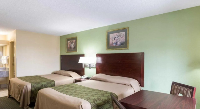 Четырёхместный номер Standard Rodeway Inn & Suites New Orleans Gentilly