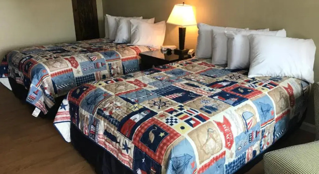 Четырёхместный номер Standard White Birches Motel