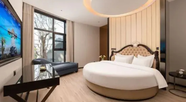 Suite Royal Garden Hotel