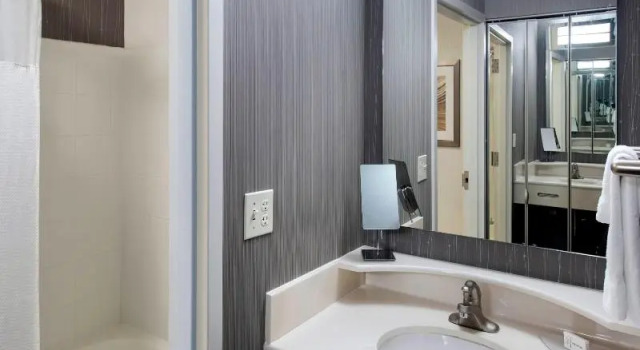 Четырёхместный номер Standard Courtyard by Marriott Lebanon