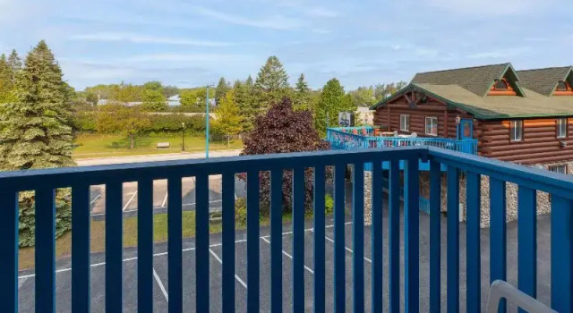 Люкс Days Inn by Wyndham Mackinaw City - Bridgeview Area