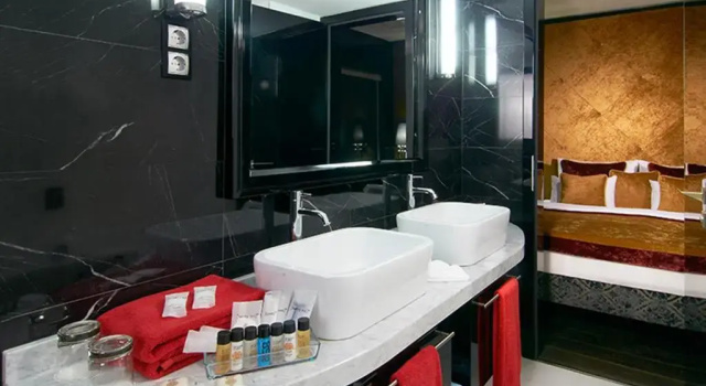Люкс Luxury Mirage Medic Hotel