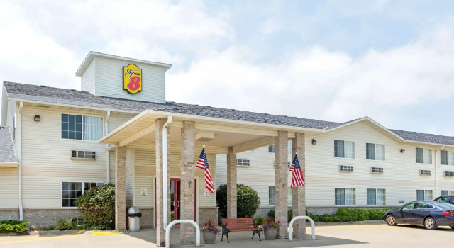 Super 8 Clarinda, Varaa Hotelli Hotellit Iowa uima-altaalla, Uima-allas