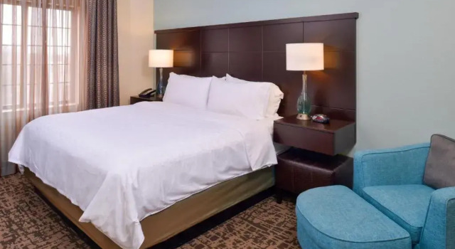 Двухместный люкс c 1 комнатой Staybridge Suites Indianapolis-Fishers by IHG