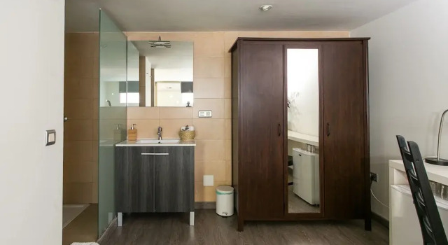 4 Rooms Barcelona, Забронировать Гостевой дом Гостевые дома Барселоны, рядом с Музей восковых фигур, Гостевой дом