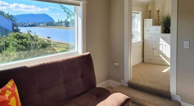 Waterfront Seaside Beach Home w/ Views & Hot Tub!, Забронировать Дом для отпуска Виллы Сисайд, Вилла