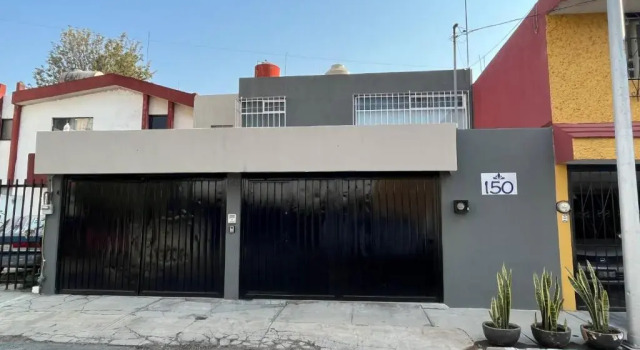 Large full House Close to Angelopolis Area., Rezerwuj Hotel Hotele w State of Puebla z parkingiem, Parking