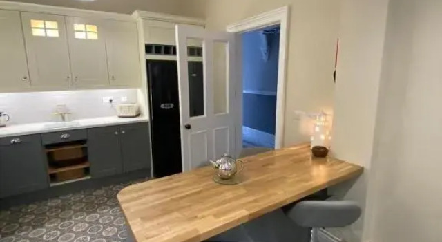 Luxury Lakeside Living Broadview 2 Georgian Town House