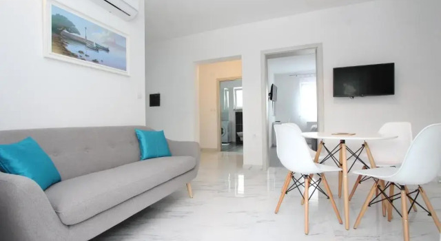 Апартаменты с 2 комнатами с балконом Apartment Karlo 1