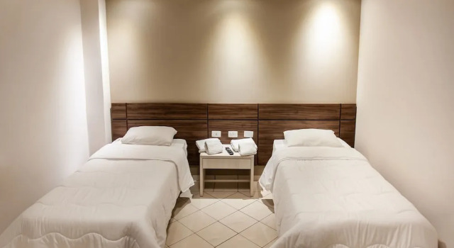 Четырёхместный номер Deluxe London Hotel Londrina