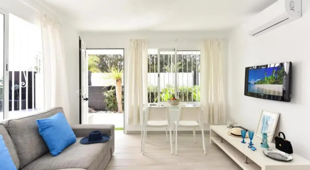 Beach House with private pool in San Agustín ET2