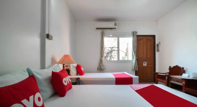 Люкс Superior OYO 654 Samanmit Inn Hotel