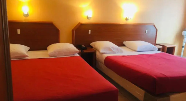 Четырёхместный номер Standard Paris Hôtel Le Mediterraneen