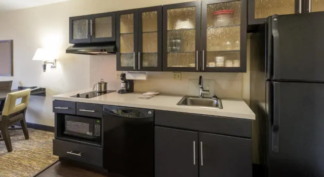 Четырёхместная студия Candlewood Suites Del City by IHG
