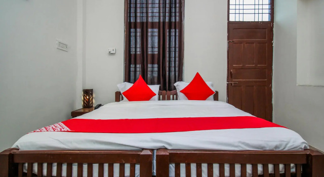 Двухместный номер Standard OYO 18272 Hotel Lambodar