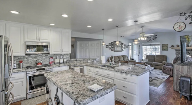 Коттедж Welcoming Tehachapi Home w/ Deck & Grill!