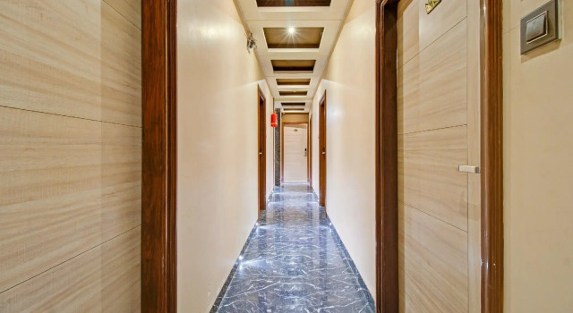 Hotel Golden Crown, Забронировать Отель Отели штата Махараштры 3 звезды, 3*