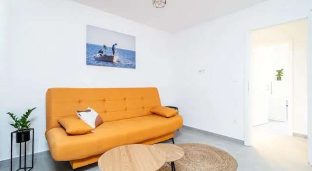 Beautiful Home in Molunat With Wifi and 8 Bedrooms, Забронировать Отель Отели Молунат с парковкой, Парковка