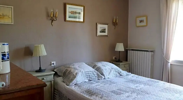 Mas Grimaud - Gîte- Studio et chambres dhôtes familiales, Забронировать Отель Эгальер Альпий