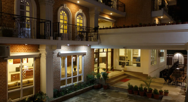 DOM Himalaya Hotel
