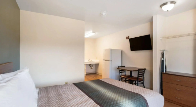 Doppel Studio HomeTowne Studios by Red Roof Colorado Springs - Airport