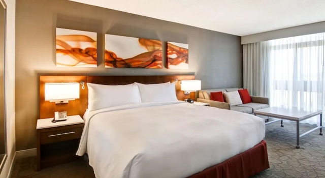 Двухместный номер Deluxe с балконом Hilton Mississauga/Meadowvale