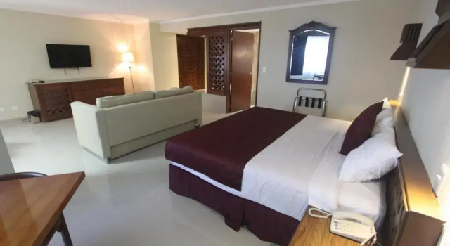 Полулюкс Hotel Plaza Kokai Cancún