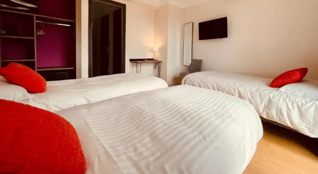 Трёхместный номер Standard с видом на внутренний двор Hotel Courbet
