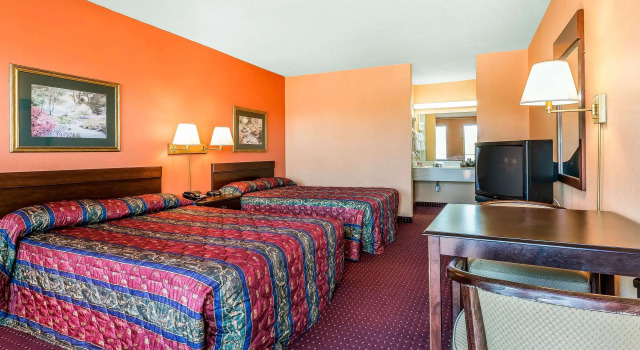 Четырёхместный номер Standard Econo Lodge Lavonia I-85