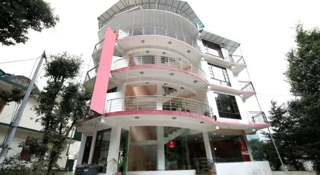 OYO 10399 Hotel Rosewood INN