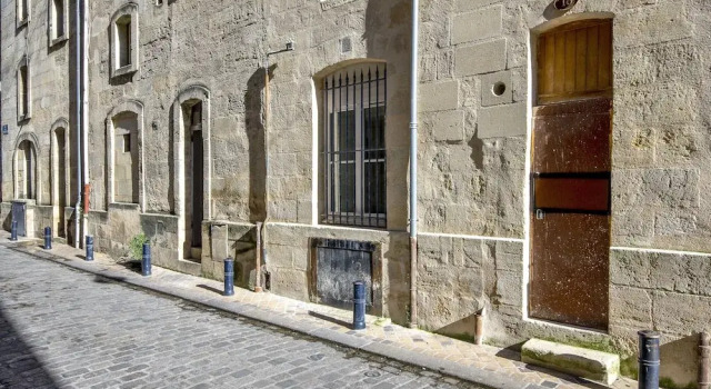 Le Secret de Bacchus-magnifique 3 Chambres vue sur la Garonne, Забронировать Отель Бордо Жиронда, рядом с Церковь Нотр-Дам
