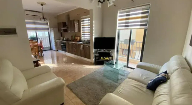 May Flower: Modern Flat close to Airport/Bus Stops